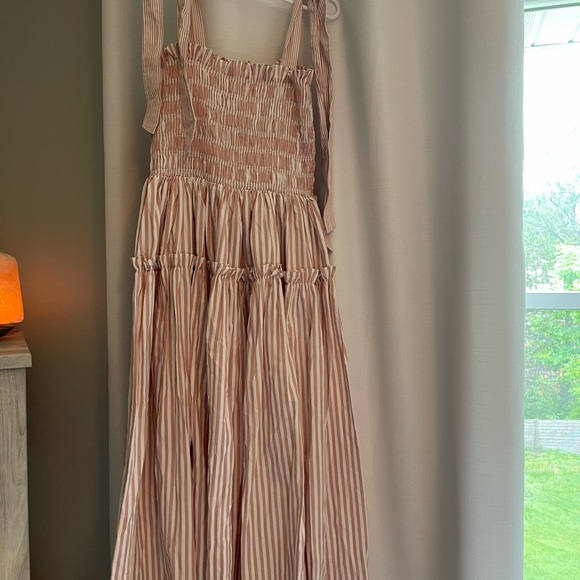 NWOT En Saison Ida Smocked Midi Dress - Picture 6 of 6